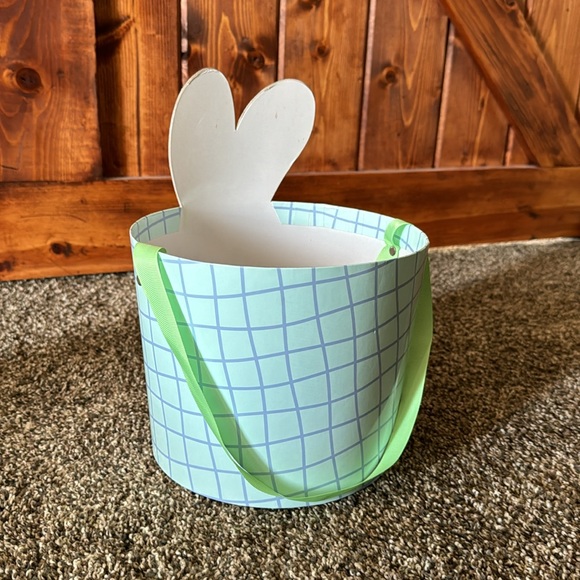 Easter/Halloween candy pail - Picture 2 of 3